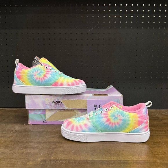New W/ Box! Youth Heelys Ivory Ella Tie Dye Multi Color Classic Sneakers Size 5 - Picture 2 of 5